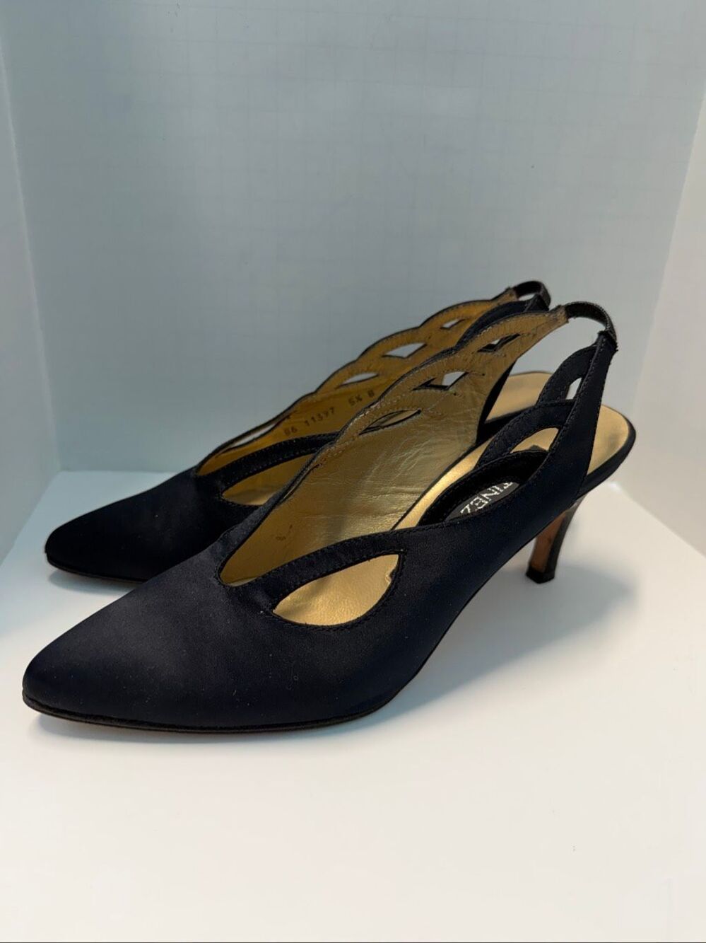 Martinez Valero Vintage Black Satin Heels Women’s Size 5.5